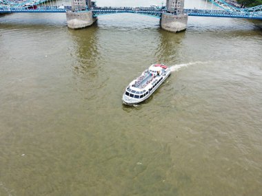Londra Köprüsü 'ndeki Thames Nehri' nin Yüksek Açı Manzarası İngiltere 'nin Merkez Londra Başkenti Büyük Britanya, 6 Haziran 2023' te yakalanan En Çekici Turist Çekim Merkezi 