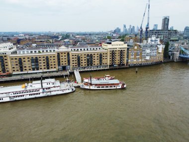 Londra Köprüsü 'ndeki Thames Nehri' nin Yüksek Açı Manzarası İngiltere 'nin Merkez Londra Başkenti Büyük Britanya, 6 Haziran 2023' te yakalanan En Çekici Turist Çekim Merkezi 