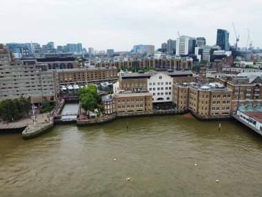 Londra Köprüsü 'ndeki Thames Nehri' nin Yüksek Açı Manzarası İngiltere 'nin Merkez Londra Başkenti Büyük Britanya, 6 Haziran 2023' te yakalanan En Çekici Turist Çekim Merkezi 