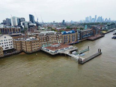 Londra Köprüsü 'ndeki Thames Nehri' nin Yüksek Açı Manzarası İngiltere 'nin Merkez Londra Başkenti Büyük Britanya, 6 Haziran 2023' te yakalanan En Çekici Turist Çekim Merkezi 