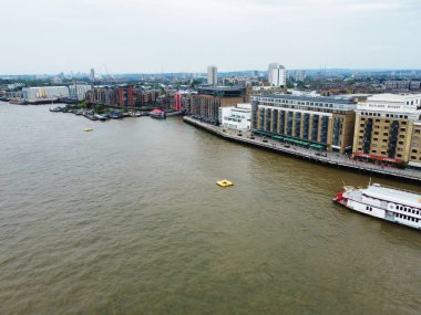 Londra Köprüsü 'ndeki Thames Nehri' nin Yüksek Açı Manzarası İngiltere 'nin Merkez Londra Başkenti Büyük Britanya, 6 Haziran 2023' te yakalanan En Çekici Turist Çekim Merkezi 