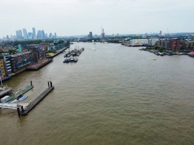 Londra Köprüsü 'ndeki Thames Nehri' nin Yüksek Açı Manzarası İngiltere 'nin Merkez Londra Başkenti Büyük Britanya, 6 Haziran 2023' te yakalanan En Çekici Turist Çekim Merkezi 