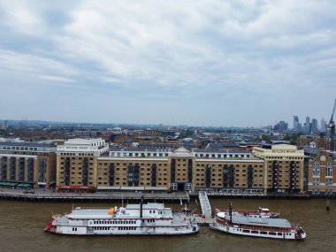 Londra Köprüsü 'ndeki Thames Nehri' nin Yüksek Açı Manzarası İngiltere 'nin Merkez Londra Başkenti Büyük Britanya, 6 Haziran 2023' te yakalanan En Çekici Turist Çekim Merkezi 