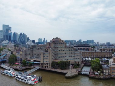 Londra Köprüsü 'ndeki Thames Nehri' nin Yüksek Açı Manzarası İngiltere 'nin Merkez Londra Başkenti Büyük Britanya, 6 Haziran 2023' te yakalanan En Çekici Turist Çekim Merkezi 