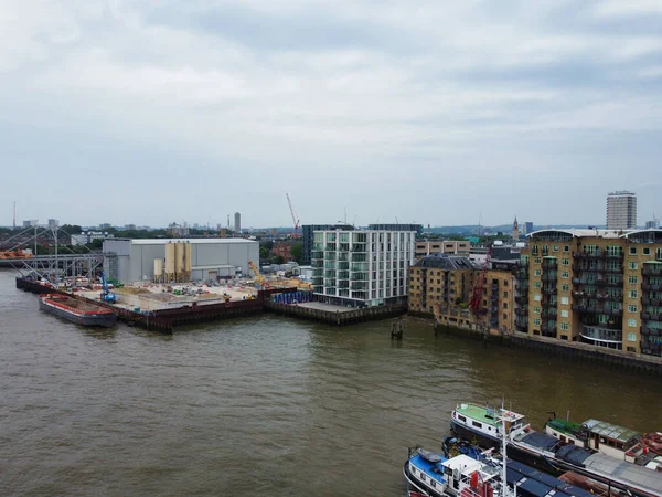 高角度ロンドン橋でテムズ川の景色 ロンドン中心部の首都イギリスイギリス 最も魅力的な観光名所場所2023年6月6日に撮影 — ストック写真