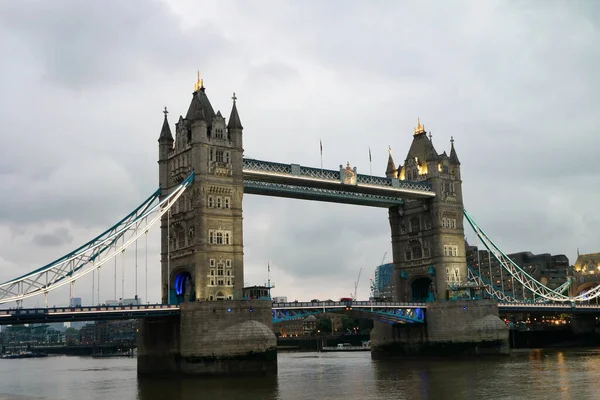 London England Juni 2023 Bygninger Ved London Bridge Cloudy Sunset – stockfoto