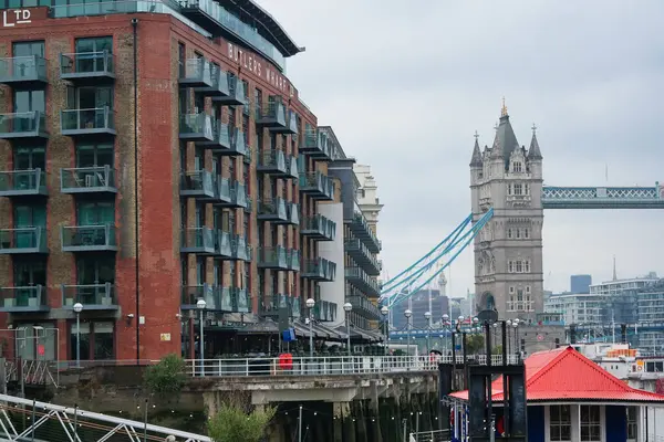 Лондон Англия Великобритания Июня 2023 Года Здания Лондонском Мосту Время — стоковое фото