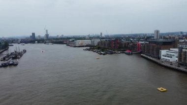 Londra, Birleşik Krallık - 8 Haziran 2023: Thames Nehri, Londra Köprüsü ve Londra Merkezi 