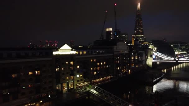 Flygfoto Över Belysta River Thames London Bridge Natten Central London — Stockvideo