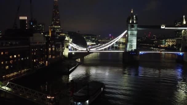 Вид Воздуха Иллюминированную Реку Темс Лондонском Мосту Ночью Центральный Лондон — стоковое видео