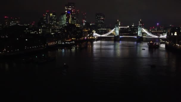Londra Köprüsü Ndeki Aydınlanmış Nehir Thames Havadan Görünümü Gece Londra — Stok video