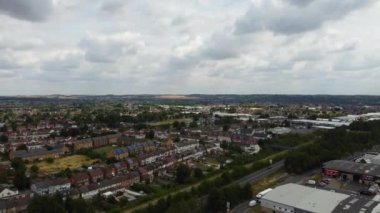 Luton, İngiltere, İngiltere - 28 Temmuz 2022: Luton Town and Roads 'un Hava Görüntüsü