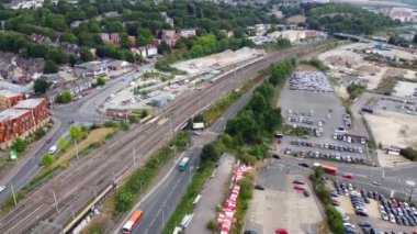 Luton, İngiltere, İngiltere - 28 Temmuz 2022: Luton Town and Roads 'un Hava Görüntüsü