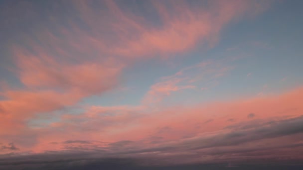 Luftaufnahmen Die Schönsten Und Farbenprächtigsten Wolken Mit Orangefarbenem Und Goldenem — Stockvideo