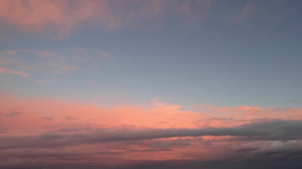 Ilmakuva Kauneimmista Värikkäimmistä Dramaattisista Pilvistä Joissa Oranssi Kultainen Väri Taivas — kuvapankkivideo