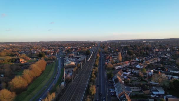 Nagranie Torów Kolejowych Które Przejeżdżają Przez Okolicę Bedford City Nagranie — Wideo stockowe