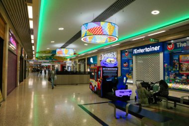 Luton, İngiltere, Birleşik Krallık - 2 Haziran 2023: Merkez Luton 'da Alışveriş Merkezi