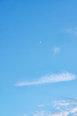 Güzel bulutlu mavi gökyüzü