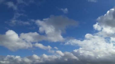 Şehrin Üzerinde Hızlı Yağmur ve Fırtına Bulutlarının Yüksek Açı Görüntüsü