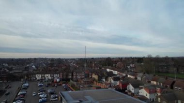 İngiltere 'nin Günbatımında Merkez Luton Şehir ve Binalarının Hava Görüntüleri, İngiltere' nin Modern ve Tarihi Görünümü, 23 Ocak 2023 'te çekildi.