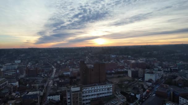 Luftaufnahmen Der Zentralen Stadt Luton Und Der Gebäude Bei Sonnenuntergang — Stockvideo