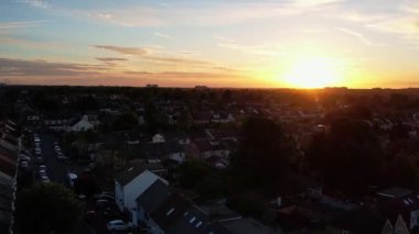 Luton, İngiltere, İngiltere - 1 Şubat 2022: Ev Üzerine Gün Batımı