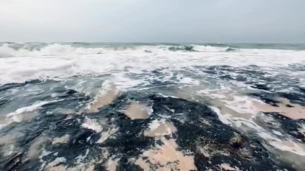 クウェートでのビーチと海のスローモーション — ストック動画