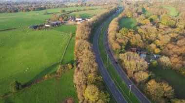 İngiltere 'nin St. Albans kentindeki İngiliz Manzarası ve Kırsal Bölgesi Güzel Hava Görüntüsü