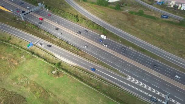Высокогорный След Британских Автомагистралей Junction 11A Traffic Видеозапись Сделана Камерой — стоковое видео