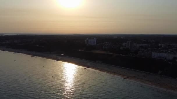 Beautiful Aerial Slow Motion Beach Bournemouth City People Enjoying Hot — Stock Video