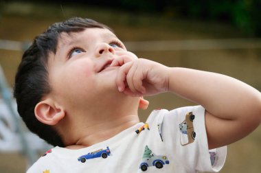 sevimli küçük çocuk portresi