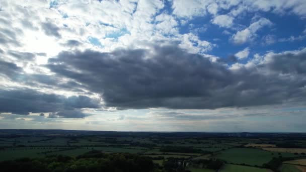 High Angle View Dramatical Clouds Sharpenhoe Clappers Lutons Landskap England — Stockvideo