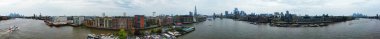 Londra, İngiltere, Birleşik Krallık - 8 Haziran 2023: Thames Nehri ve Londra Köprüsü Panoramik Manzarası 