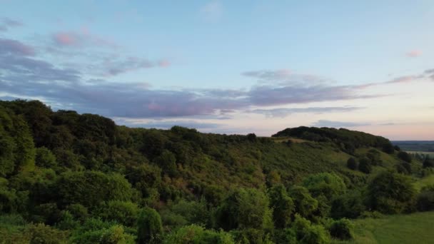 Высокий Ангельский Вид Драматичные Облака Над Sharpenhoe Clappers Luton Landship — стоковое видео