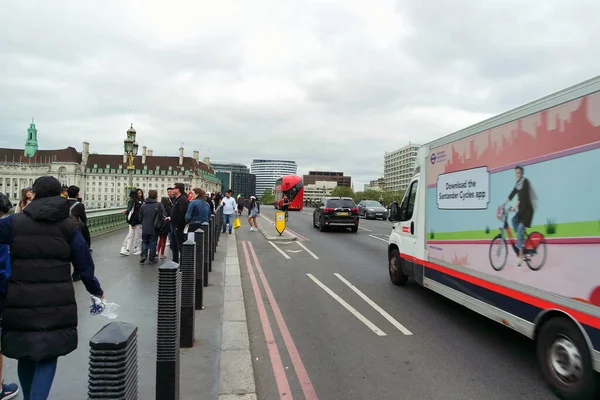 2015 Low Angle View Busy Central London City Road People — 스톡 사진