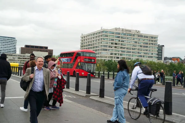 Mayıs 2023 Bulutlu Bir Günde Londra Nın Kalabalık Şehir Yolunun — Stok fotoğraf
