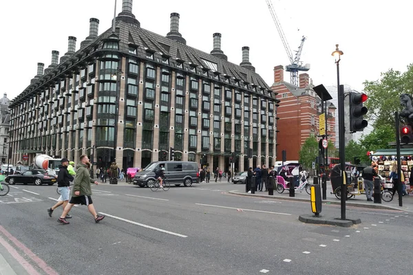 Низкий Угол Обзора Оживленного Центра Лондона Дороги Людьми Трафиком Время — стоковое фото