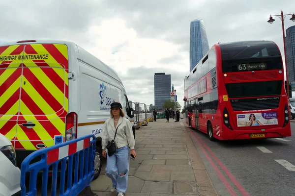 2015 Low Angle View Busy Central London City Road People — 스톡 사진