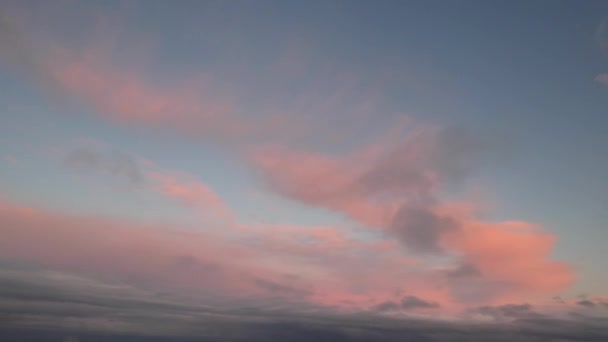 Nagranie Lotu Ptaka Najpiękniejsze Kolorowe Dramatyczne Chmury Pomarańczowym Złotym Kolorem — Wideo stockowe