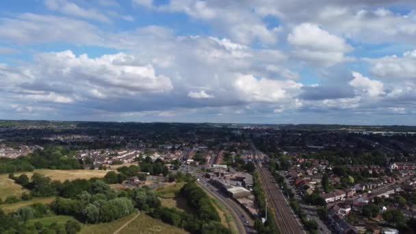 イギリス ルトン タウン イギリスの鉄道の空中映像 2022年7月31日にドローンのカメラで撮影 — ストック動画