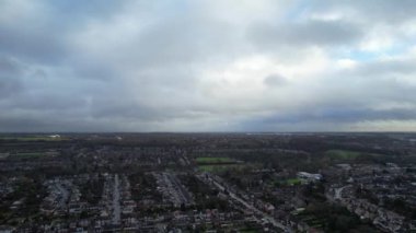 İngiltere 'nin Luton şehrinde dramatik bulutları olan En Güzel Gökyüzü