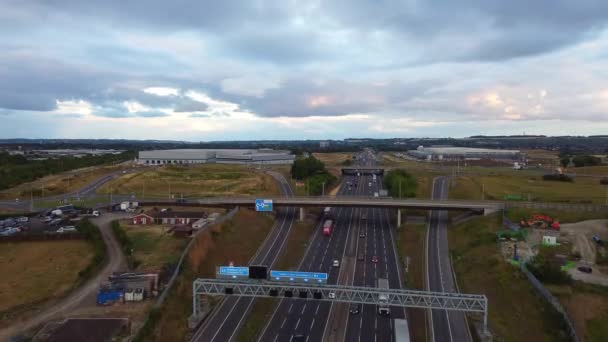 Flygbilder Brittiska Motorvägar Och Trafik Vid Junction 11A Luton City — Stockvideo