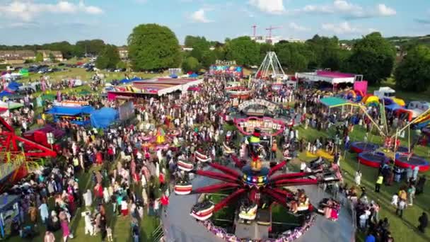 Filmagem Alto Ângulo Feira Diversão Pública Realizada Lewsey Public Park — Vídeo de Stock