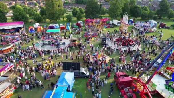 High Angle Footage Public Funfair Held Lewsey Public Park Luton — стоковое видео