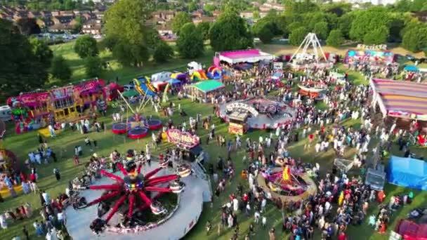 Nagranie High Angle Wesołego Miasteczka Lewsey Public Park Luton Bezpłatnym — Wideo stockowe