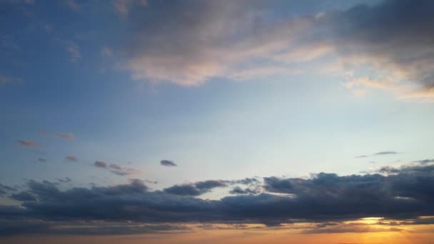 Hermosa Vista Del Cielo Azul Pocas Nubes Sobre Gran Bretaña — Vídeos de Stock