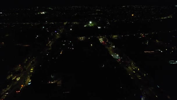 在英格兰卢顿市的一个婚礼之家 夜间现场烟火的高角度镜头 光明之城2023年6月30日被无人机相机拍摄 — 图库视频影像