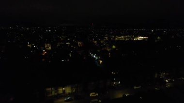 İngiltere 'nin Luton şehrinin yüksek açılı görüntüleri. Aydınlanmış Şehir Merkezi 29 Haziran 2023 'te İHA' nın Kamerasıyla yakalandı.
