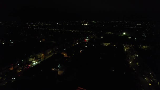 在英格兰卢顿市的一个婚礼之家 夜间现场烟火的高角度镜头 光明之城2023年6月30日被无人机相机拍摄 — 图库视频影像