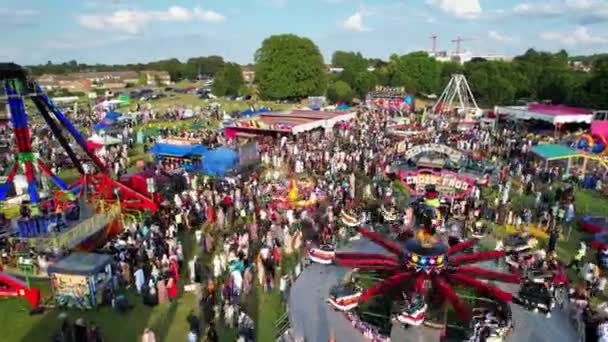 Filmagem Alto Ângulo Feira Diversão Pública Realizada Lewsey Public Park — Vídeo de Stock